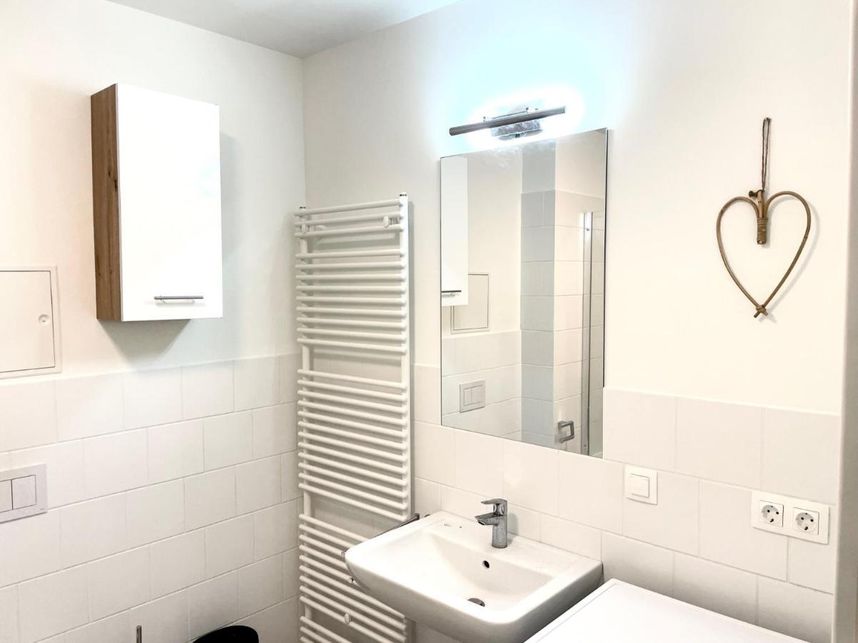 Central 55M2 Flat With Balcony & Parking Вена Экстерьер фото